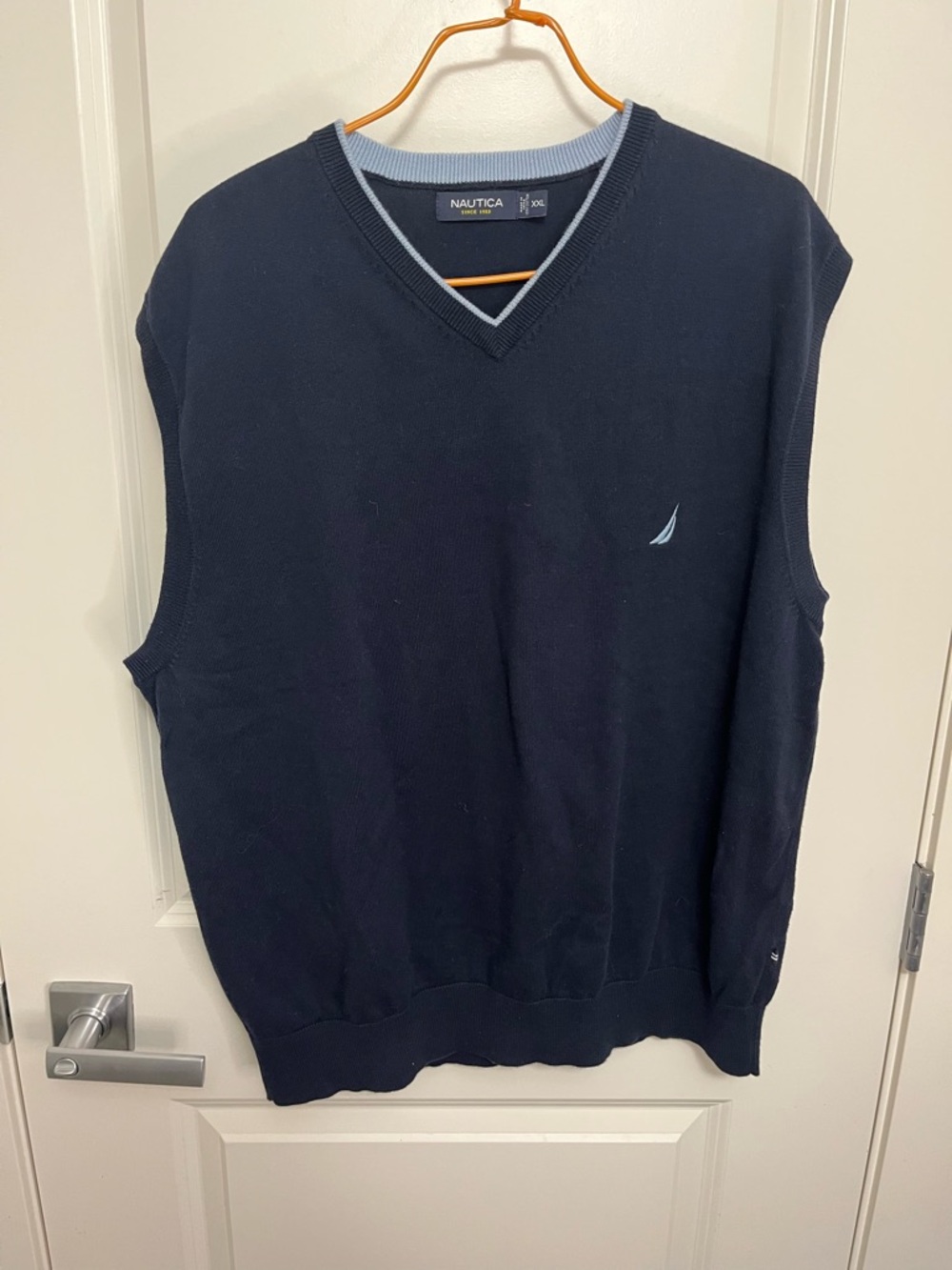 Nautica Men’s Navy V-Neck Sweater Vest in size XXL
